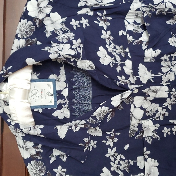 Unique soft button down - Picture 4 of 8